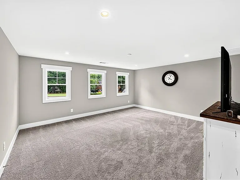 727 Old Collins Rd — Photo 35