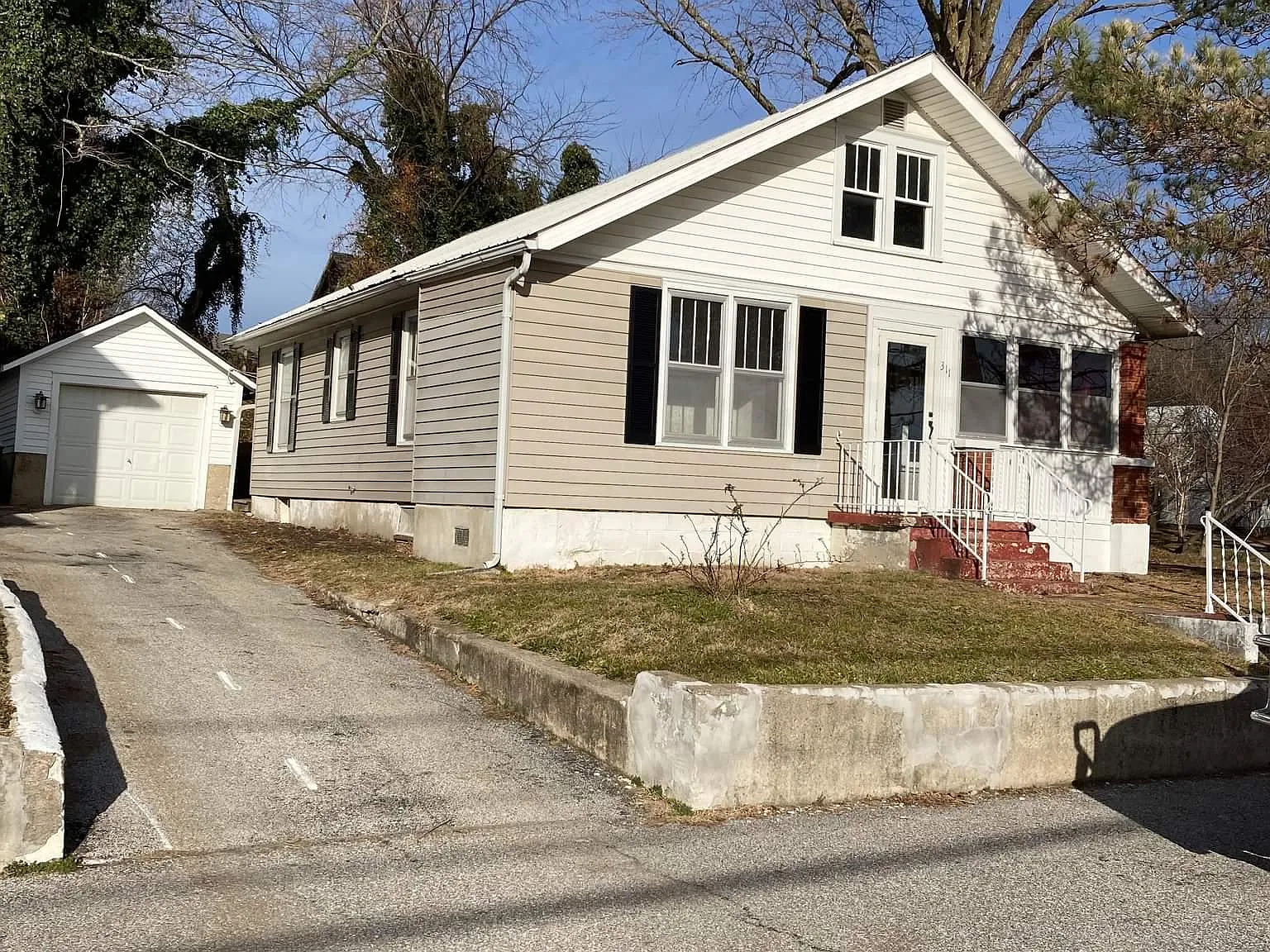 3 bed, 1200 sqft, $850 — Photo 1