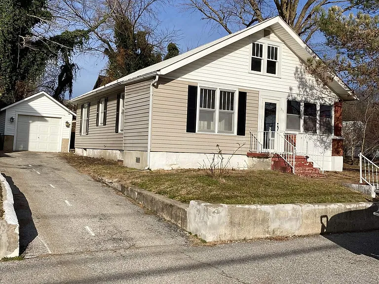 311 E Harrison St — Photo 1
