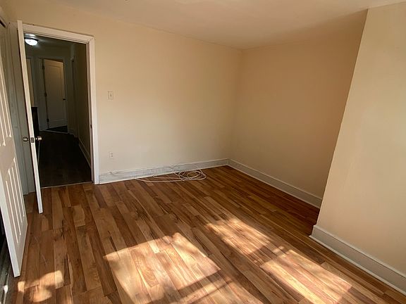 4th image of 5821 N Woodstock St