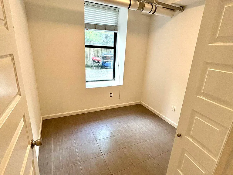 41-21 Denman St #B1 — Photo 10