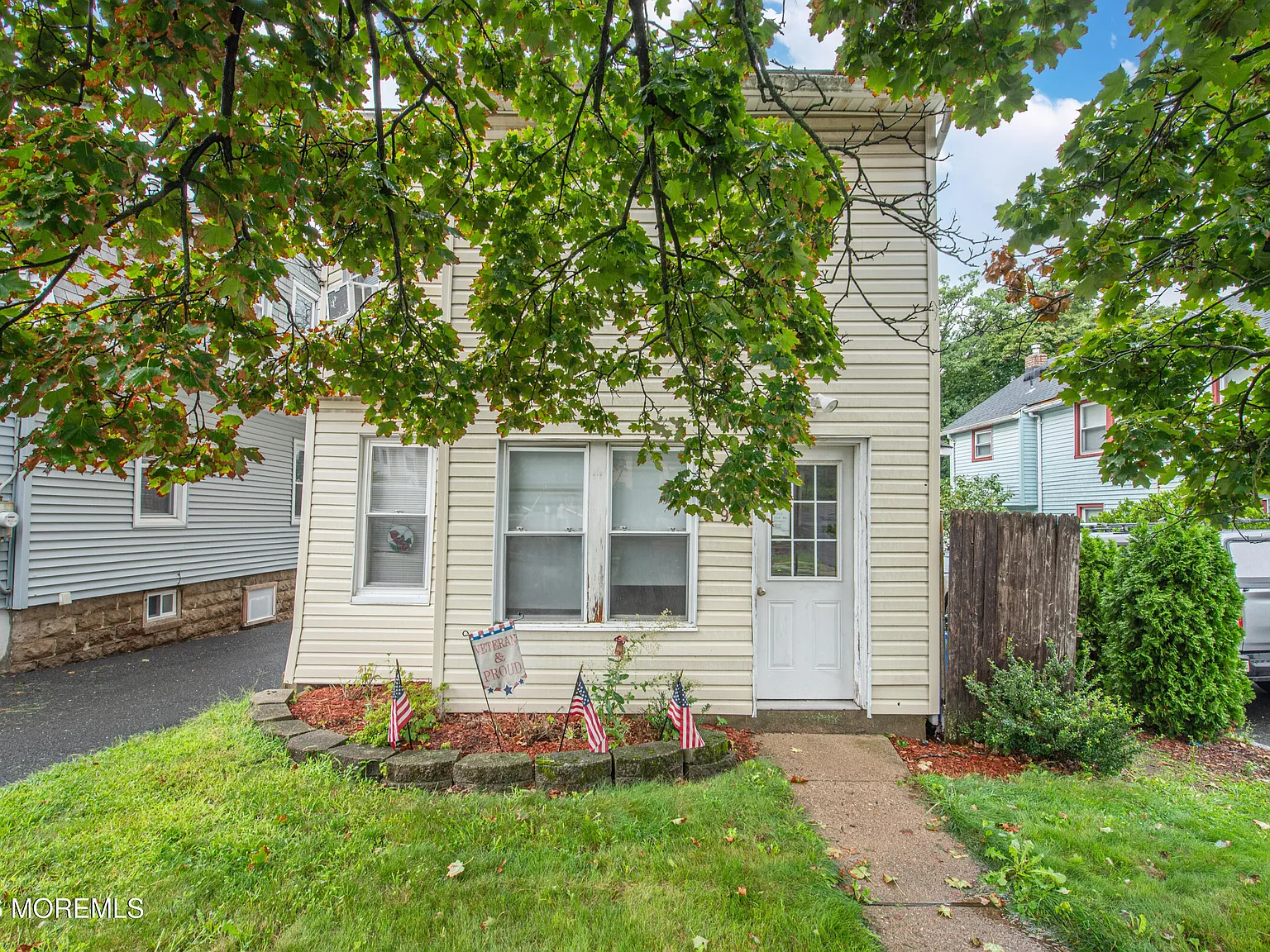 2 bed, 1958 sqft, $2,400 — Photo 2