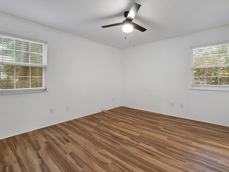 1112 Missionwood Ln — Photo 16