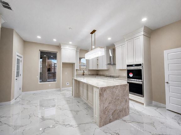 3rd image of 628 Rockrose Dr