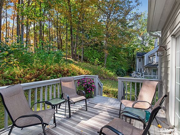 3rd image of 112 Winterbourne Lane #112
