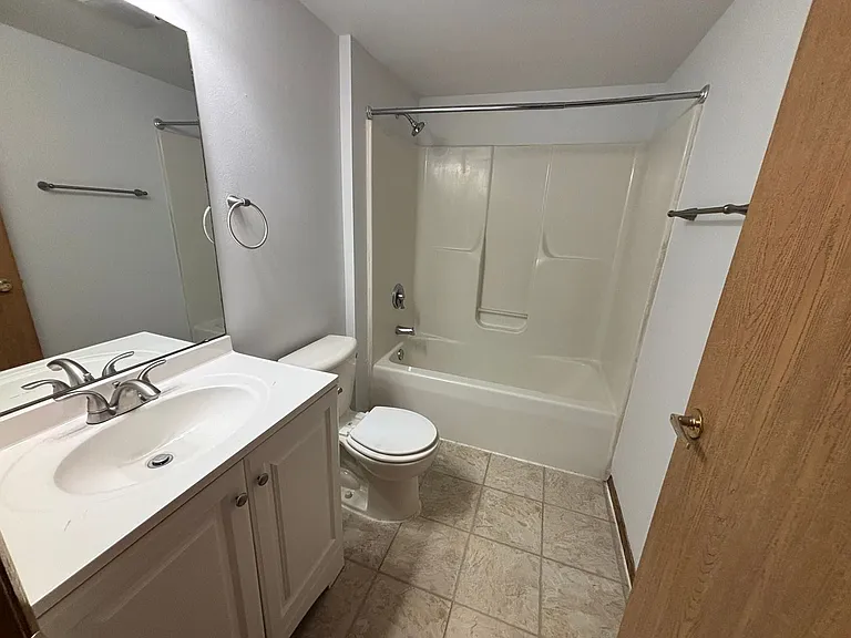 31-35 Hart Dr — Photo 9
