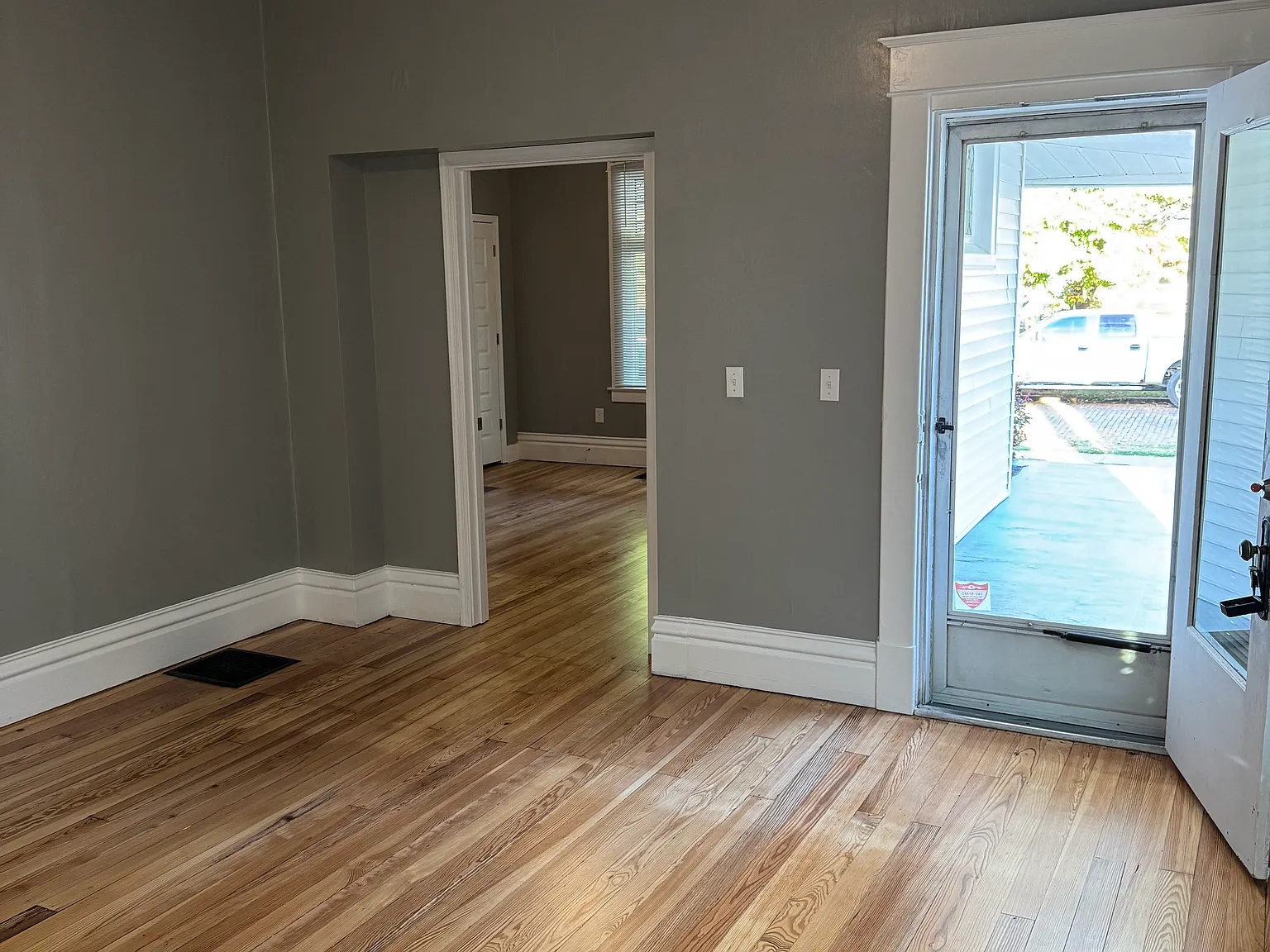 1713 Baird Ave — Photo 2