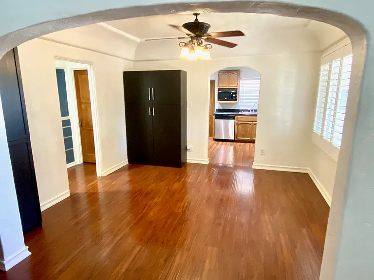 11319 Martha St — Photo 11