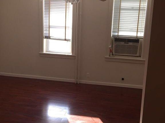 4th image of 284 Mallory Ave