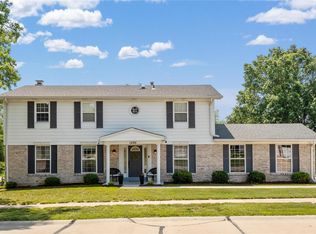 1295 Clearlake Cir, Ballwin, MO