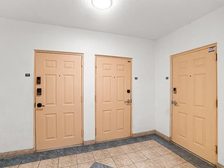 471 NE 25th St #503 — Photo 20