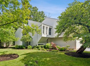 1887 Edgewood Rd, Highland Park, IL 60035