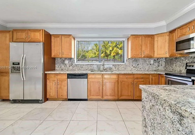 913 SW 49th Ave — Photo 14