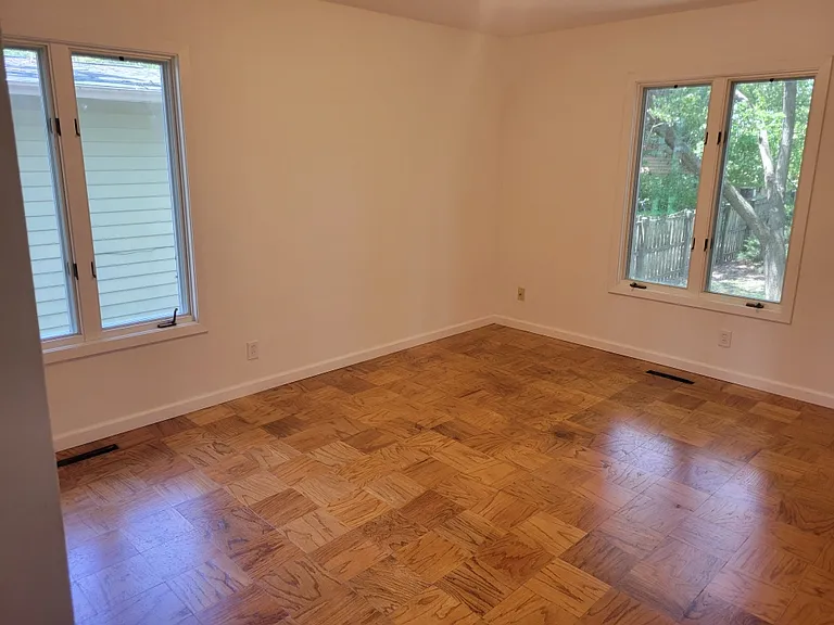 305 Naples Dr — Photo 12