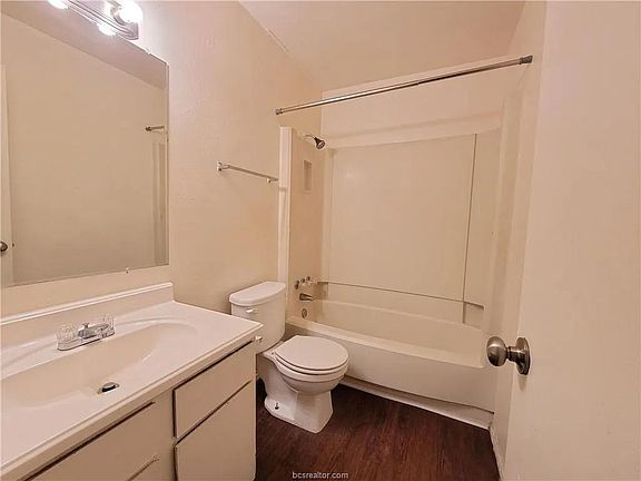 5th image of 2815 Cypress Bend Cir APT D