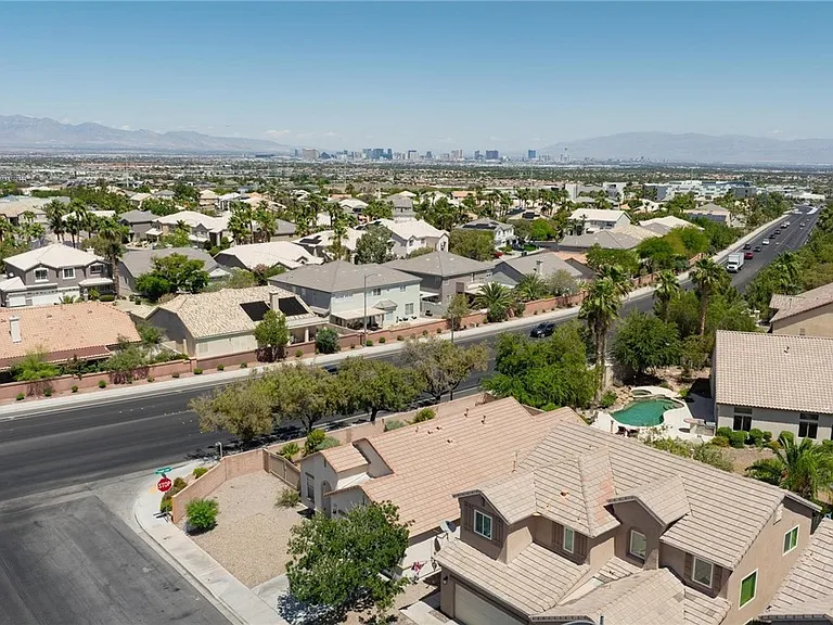 2598 Highland Cliff Dr — Photo 35