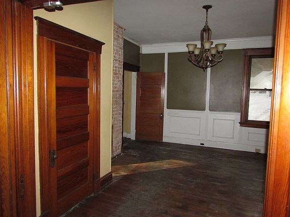 4th image of 3804 Glenn Ave