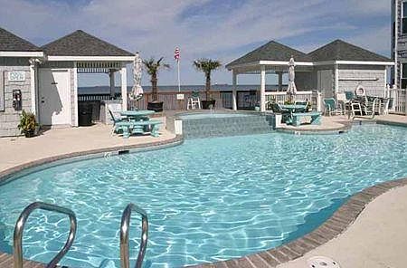 The waterview from the swimming pool to the chesapeake Bay