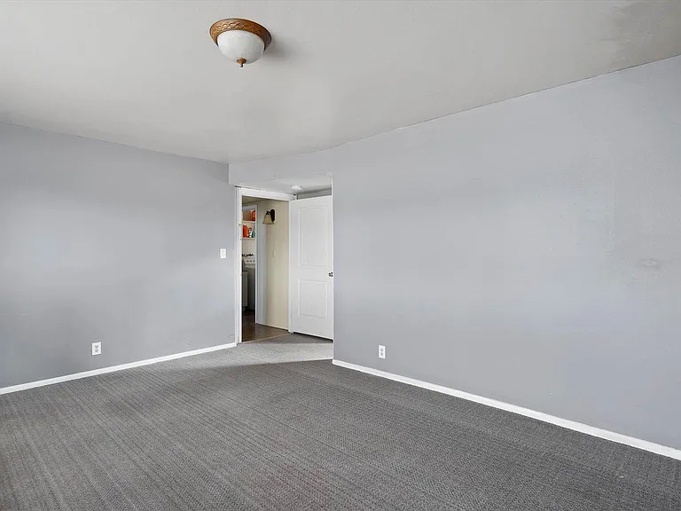 209 S 1100 E — Photo 27