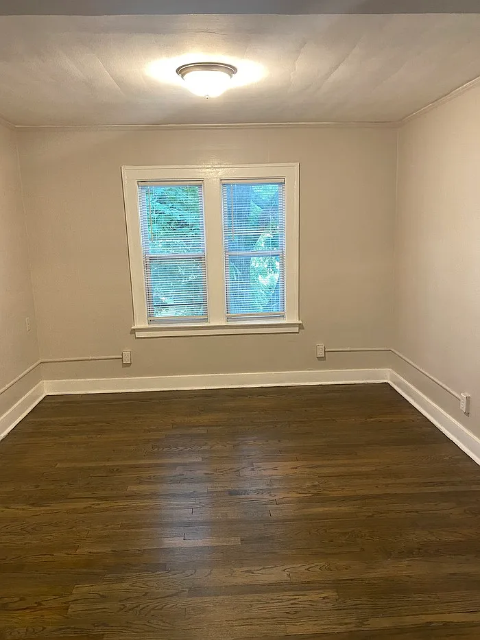 2 bed, 1.0 bath, $950 — Photo 4