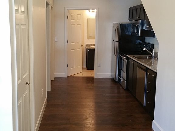 4th image of 1100 SE Sherman St APT 102