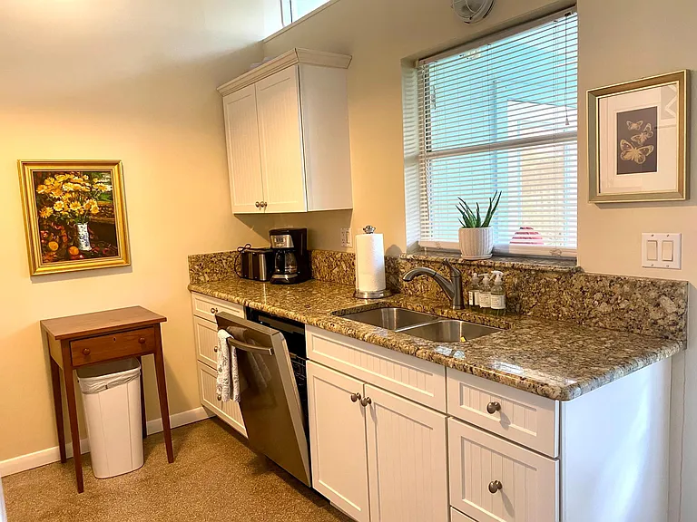 720 Lantana Ln #C — Photo 10