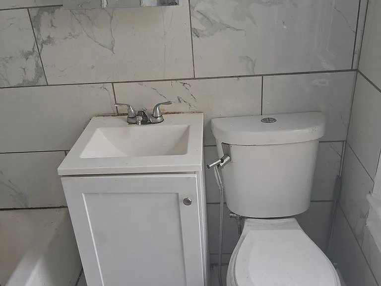 1197 Summit Ave #3 — Photo 4