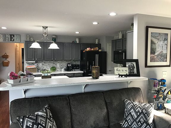 5th image of 132 Yealey Dr