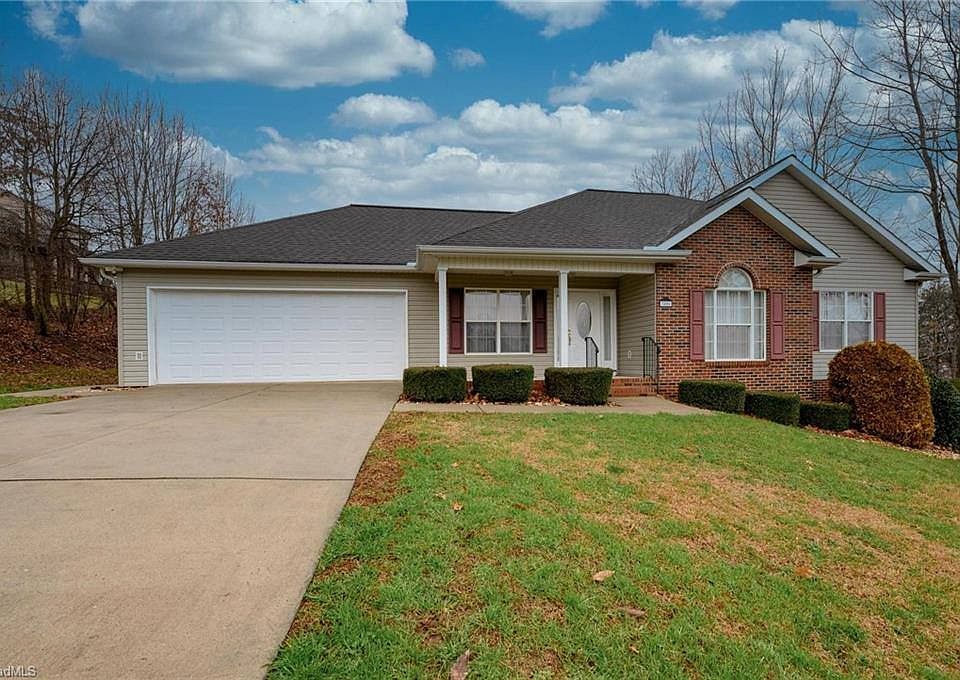 1st image of 3806 Pineknoll Dr