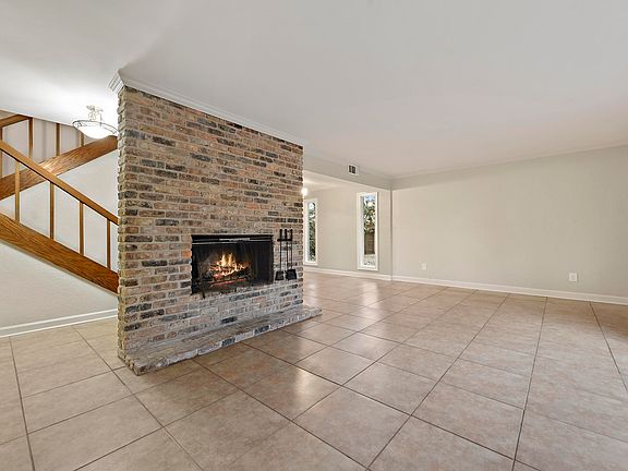3rd image of 100 Braeburn Dr