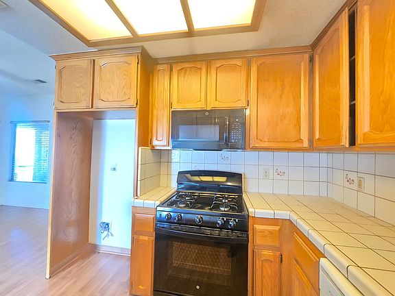 3rd image of 9432 Rea Ave