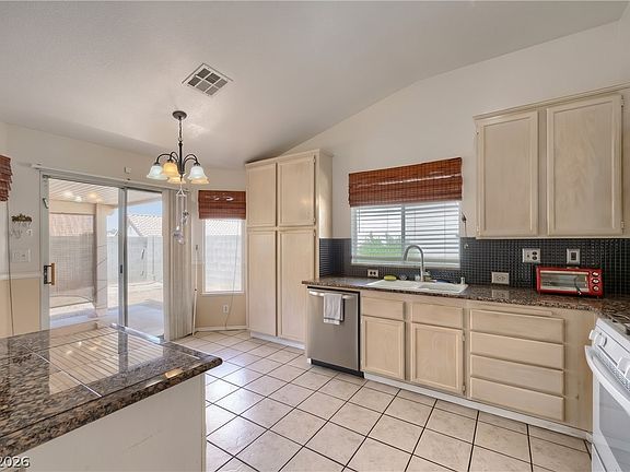 4th image of 262 Lilium St