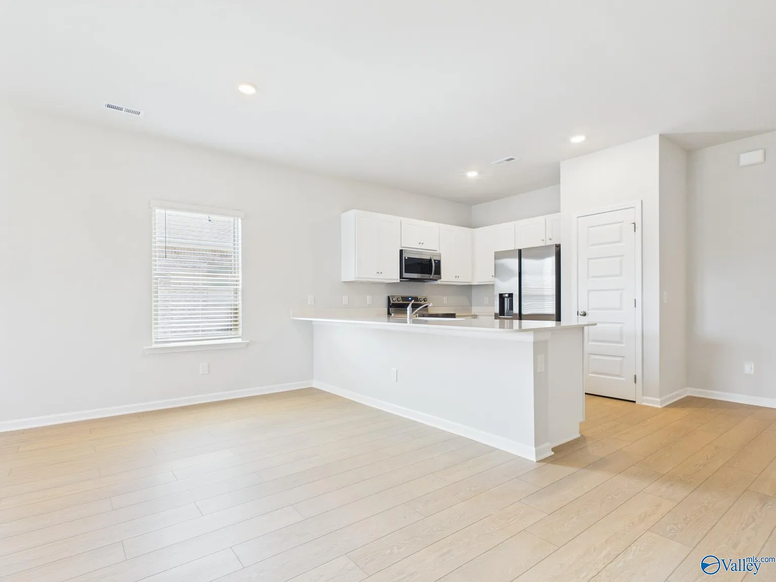 3 bed, 2.0 bath, 1474 sqft, $1,750 — Photo 3