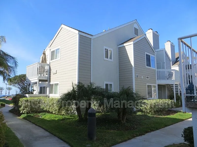 3 bed, 2.0 bath, 1235 sqft, $4,950 — Photo 2