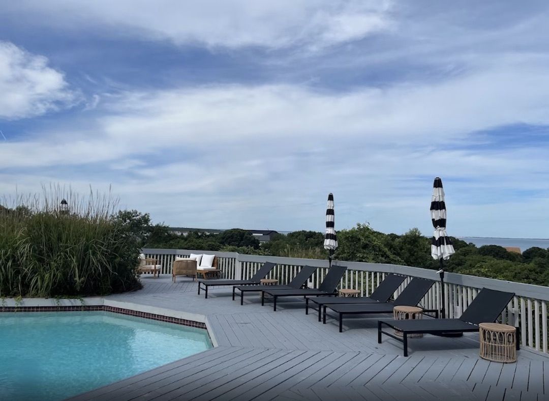 Outdoor seating and pool