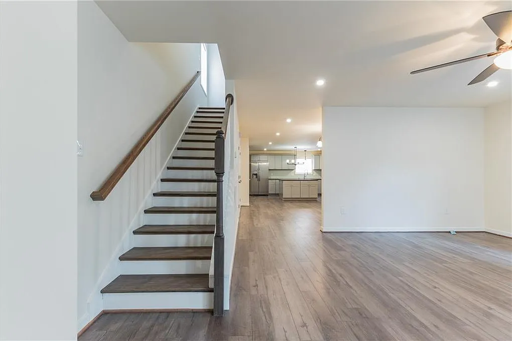 3 bed, 1900 sqft, $2,700 — Photo 4