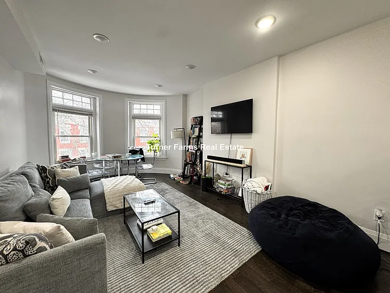 7R Strathmore Rd #3R — Photo 1