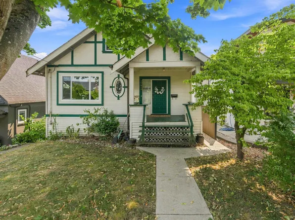 342 8th Ave E, New Westminster, BC V3L 4K8