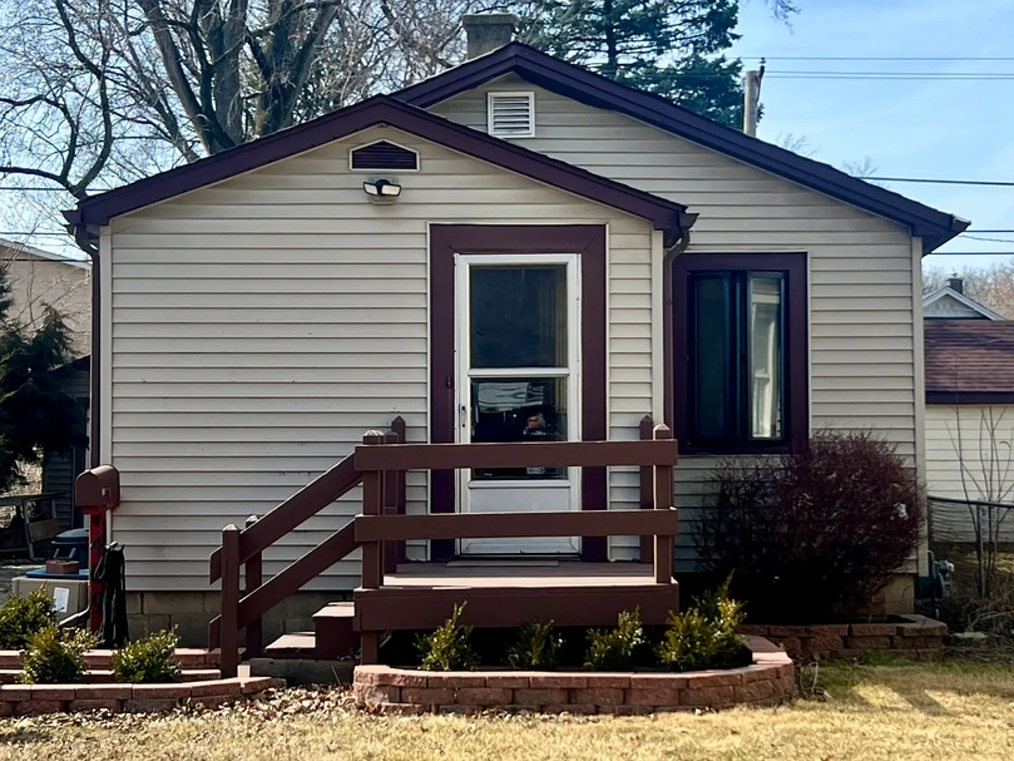 409 Park Dr photo 1