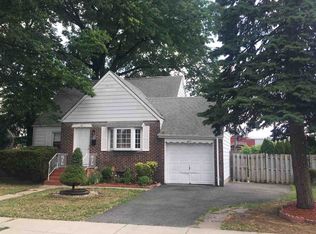 58 Lincoln Dr, Rochelle Park, NJ 07662