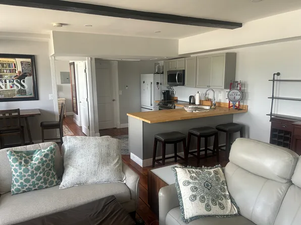 198 Hallworth Dr #204, Warwick, RI 02886