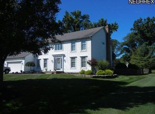 70 Loch Heath Ln, Youngstown, OH