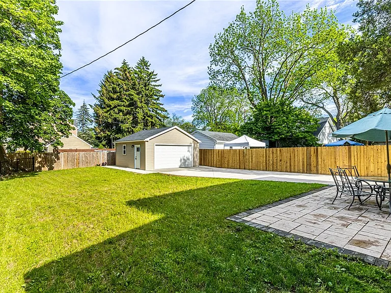 58 Fairview Cres — Photo 45