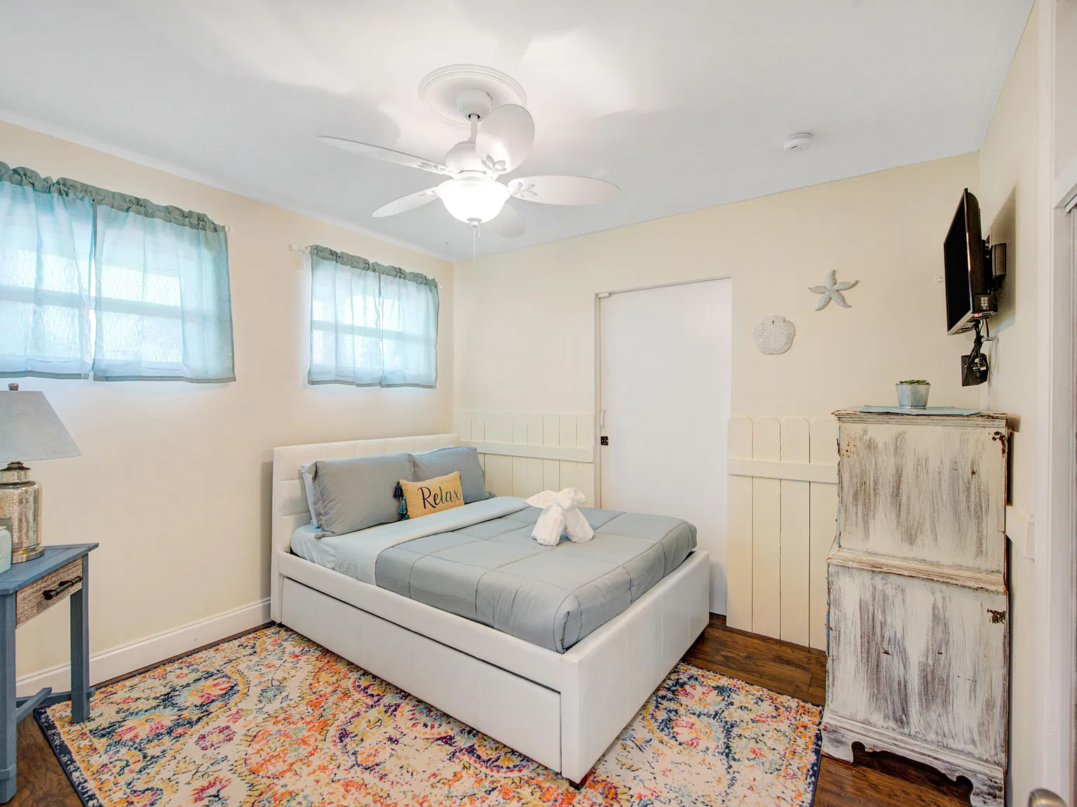 3 bed, 2.0 bath, 1925 sqft, $4,950 — Photo 3