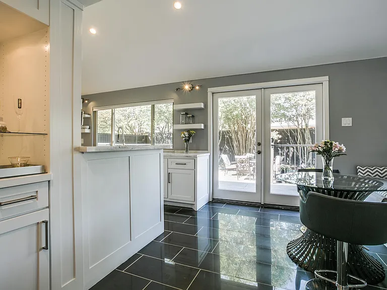 breakfast nook, seen from dining area