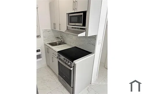 625 SW 5th Ave #10 Photo 1