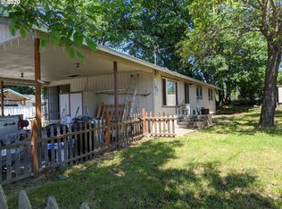 553 NW T St, Winston, OR 97496