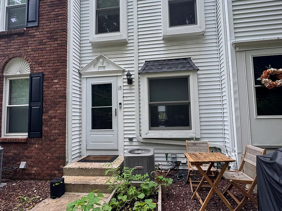 13 Colonial Ct
