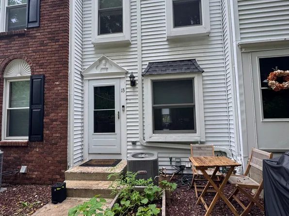 13 Colonial Ct, High Bridge, NJ 08829