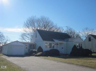 11 Bonheur Rd, Trumbull, CT 06611